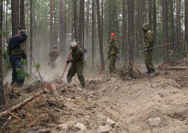 Первый отряд волонтеров, принявший участие в строительстве минполосы (6)