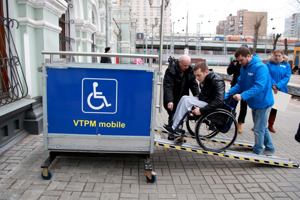 Услуги для инвалидов 2 группы. Организация доступной среды для инвалидов. Доступная среда для маломобильных. Безбарьерная среда для инвалидов. Доступность Москвы для инвалидов.