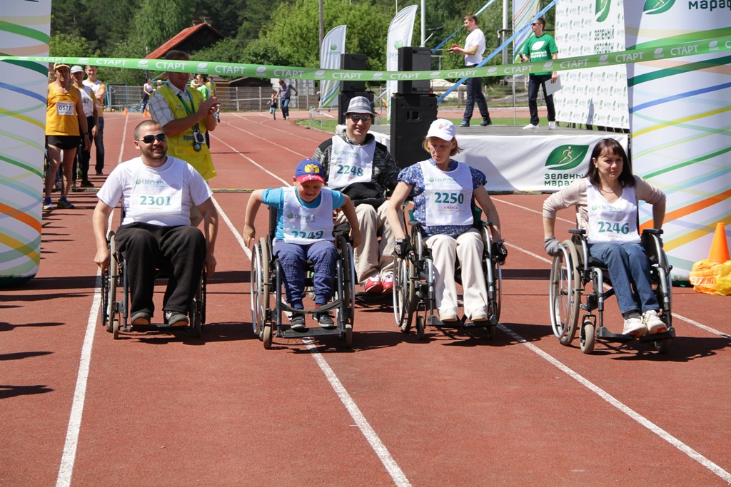 рабочее место для людей с ограниченными возможностями. трудоустройство инвалидов. компьютеры для инвалидов. трудоустройство инаалид. инвалидность.