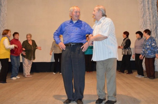 Школа танцев для пожилых людей открылась в Сольцах.