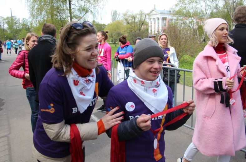 Спорт во благо марафон забег дети с синдромом Дауна