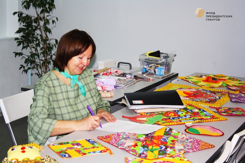 кружок кройки и шитья. оформление вывески курсы кройки и шитья. курсы кройки пермь. швейный мастер класс. фактура школа шитья.