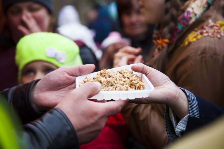 волонтеры еда. дети волонтеры. волонтеры еда. волонтеры еда. волонтеры пища жизни.