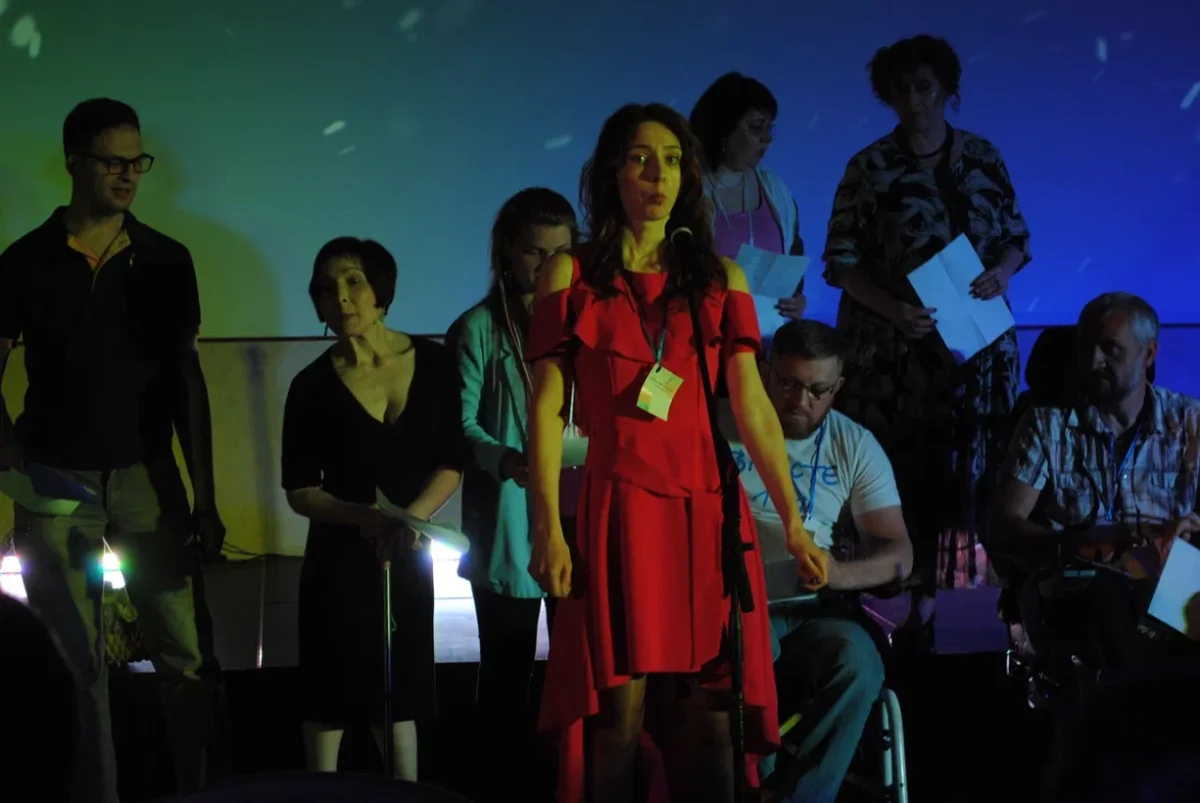 Человек в инвалидной коляске. Инвалид на коляске. Коляска для инвалида 1 группы. Опекун и ребенок фото. Профессиональная реабилитация молодых инвалидов.