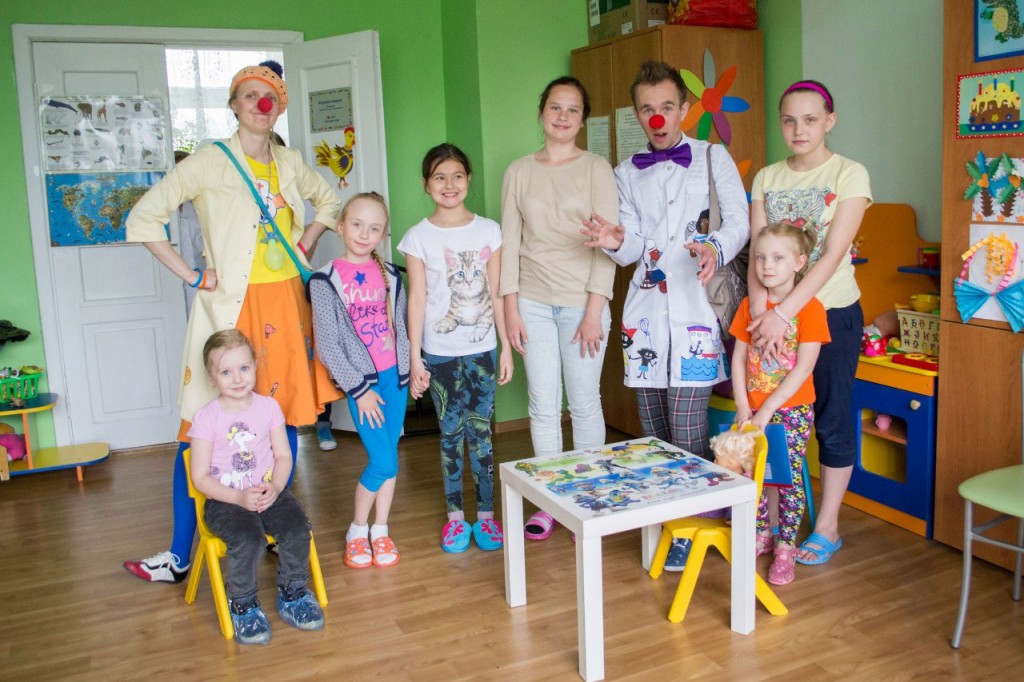 Томск больничные клоуны день защиты детей